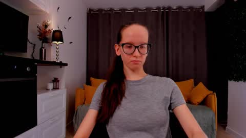 Snapshot of lynettebails chatting on 02/23/25, 07:17 Sara online show from 02/23/25, 07:17