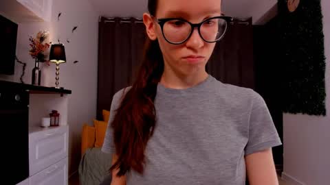 Snapshot of lynettebails chatting on 02/24/25, 01:57 Sara online show from 02/24/25, 01:57