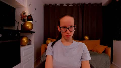 Snapshot of lynettebails chatting on 02/24/25, 07:41 Sara online show from 02/24/25, 07:41