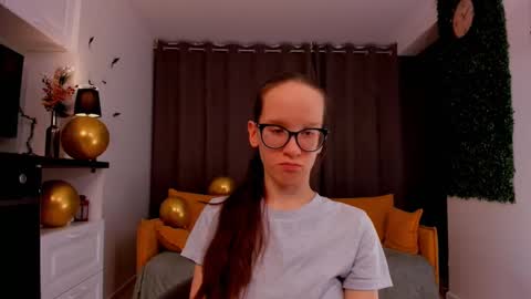 Snapshot of lynettebails chatting on 02/24/25, 10:47 Sara online show from 02/24/25, 10:47