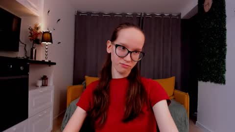 Snapshot of lynettebails chatting on 02/26/25, 04:14 Sara online show from 02/26/25, 04:14