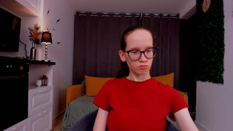 Snapshot of lynettebails chatting on 02/26/25, 10:20 Sara online show from 02/26/25, 10:20