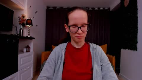 Snapshot of lynettebails chatting on 02/27/25, 01:27 Sara online show from 02/27/25, 01:27