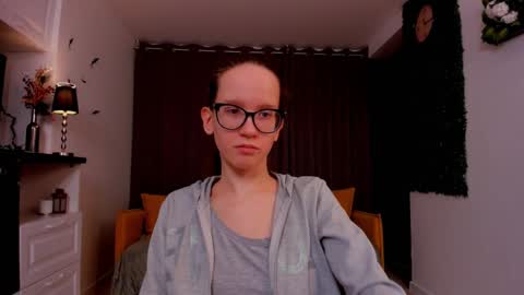 Snapshot of lynettebails chatting on 02/27/25, 10:42 Sara online show from 02/27/25, 10:42