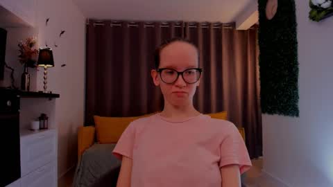 Snapshot of lynettebails chatting on 03/01/25, 07:26 Sara online show from 03/01/25, 07:26