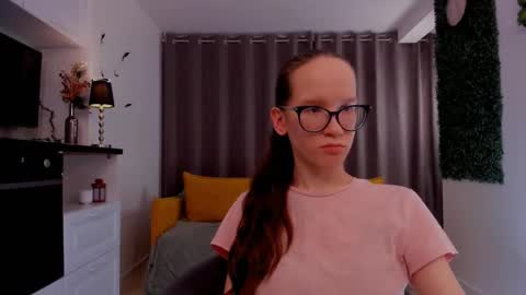 Snapshot of lynettebails chatting on 03/01/25, 10:31 Sara online show from 03/01/25, 10:31