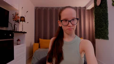 Snapshot of lynettebails chatting on 03/02/25, 04:10 Sara online show from 03/02/25, 04:10