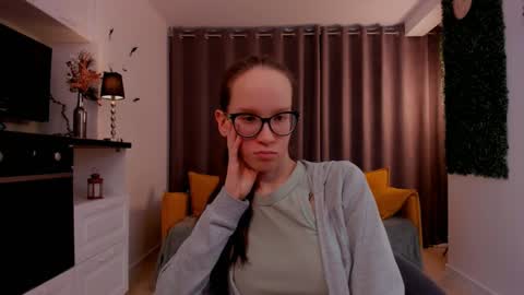 Snapshot of lynettebails chatting on 03/02/25, 10:16 Sara online show from 03/02/25, 10:16