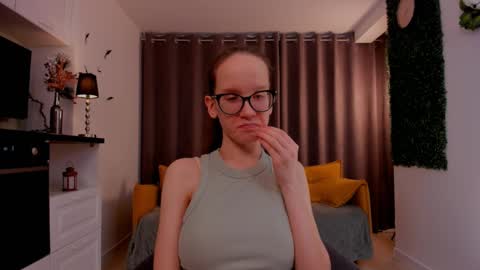 Snapshot of lynettebails chatting on 03/03/25, 01:21 Sara online show from 03/03/25, 01:21