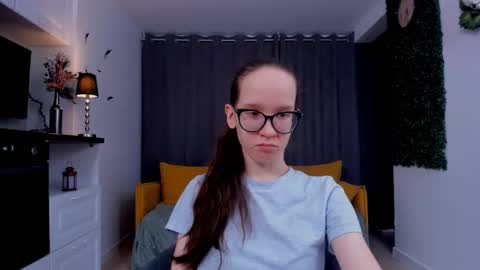 Snapshot of lynettebails chatting on 03/03/25, 04:24 Sara online show from 03/03/25, 04:24