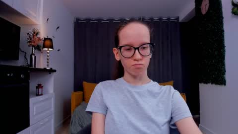 Snapshot of lynettebails chatting on 03/03/25, 07:28 Sara online show from 03/03/25, 07:28