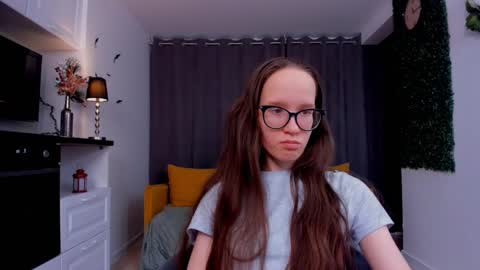 Snapshot of lynettebails chatting on 03/03/25, 10:42 Sara online show from 03/03/25, 10:42