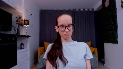 Snapshot of lynettebails chatting on 03/04/25, 01:45 Sara online show from 03/04/25, 01:45