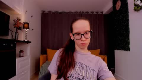 Snapshot of lynettebails chatting on 03/04/25, 04:20 Sara online show from 03/04/25, 04:20