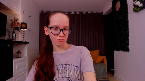 Snapshot of lynettebails chatting on 03/04/25, 10:27 Sara online show from 03/04/25, 10:27