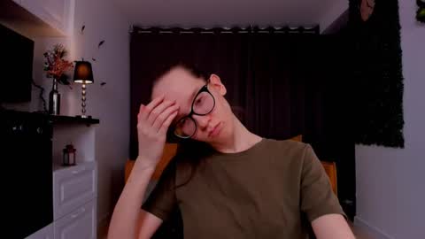 Snapshot of lynettebails chatting on 03/06/25, 10:36 Sara online show from 03/06/25, 10:36