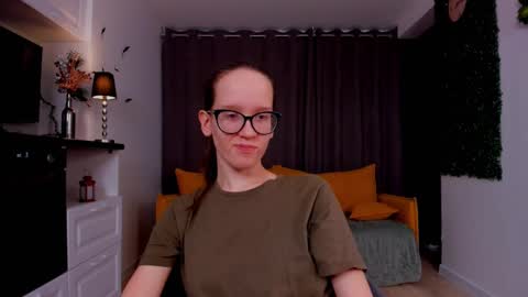 Snapshot of lynettebails chatting on 03/07/25, 01:42 Sara online show from 03/07/25, 01:42