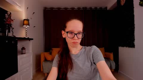 Snapshot of lynettebails chatting on 03/08/25, 04:06 Sara online show from 03/08/25, 04:06