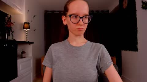 Snapshot of lynettebails chatting on 03/08/25, 10:13 Sara online show from 03/08/25, 10:13