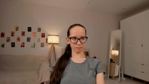 Snapshot of lynettebails chatting on 03/10/25, 01:23 Sara online show from 03/10/25, 01:23