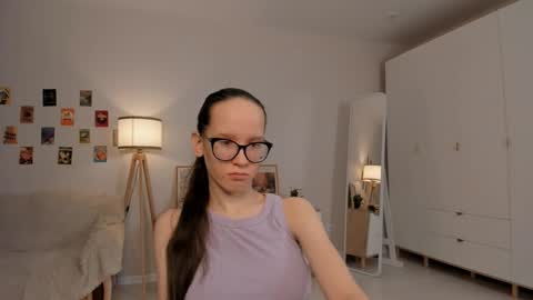 Snapshot of lynettebails chatting on 03/10/25, 04:14 Sara online show from 03/10/25, 04:14