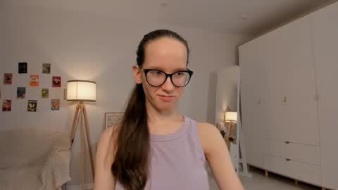 Snapshot of lynettebails chatting on 03/10/25, 10:24 Sara online show from 03/10/25, 10:24