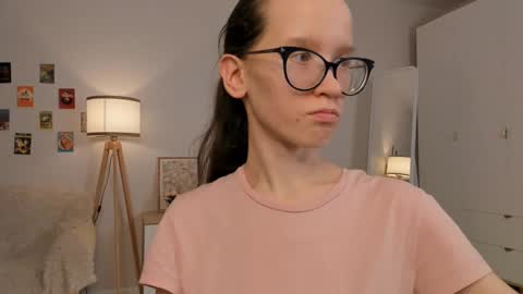 Snapshot of lynettebails chatting on 03/11/25, 01:26 Sara online show from 03/11/25, 01:26