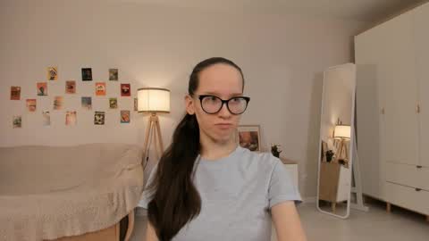 Snapshot of lynettebails chatting on 03/12/25, 04:13 Sara online show from 03/12/25, 04:13