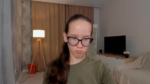 Snapshot of lynettebails chatting on 09/09/25, 04:28 Sara online show from 09/09/25, 04:28