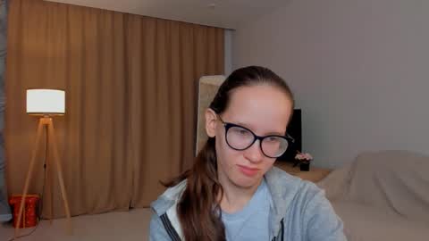 Snapshot of lynettebails chatting on 09/10/25, 04:07 Sara online show from 09/10/25, 04:07