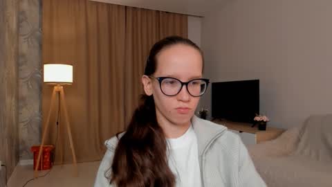 Snapshot of lynettebails chatting on 09/12/25, 04:18 Sara online show from 09/12/25, 04:18