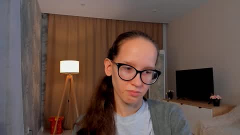 Snapshot of lynettebails chatting on 09/21/25, 04:08 Sara online show from 09/21/25, 04:08