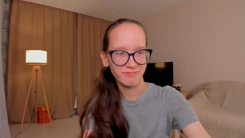 Snapshot of lynettebails chatting on 09/26/25, 04:11 Sara online show from 09/26/25, 04:11