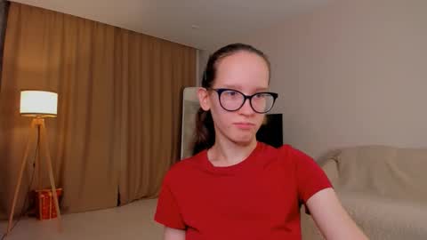 Snapshot of lynettebails chatting on 10/03/25, 04:15 Sara online show from 10/03/25, 04:15