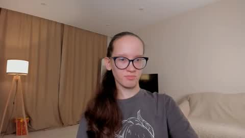 Snapshot of lynettebails chatting on 10/07/25, 04:26 Sara online show from 10/07/25, 04:26