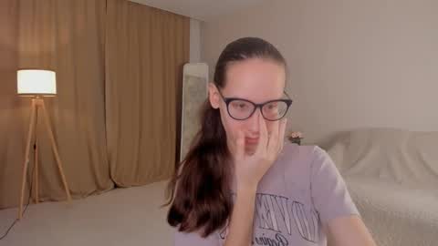 Snapshot of lynettebails chatting on 10/24/25, 04:25 Sara online show from 10/24/25, 04:25