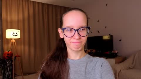 Snapshot of lynettebails chatting on 11/07/25, 04:07 Sara online show from 11/07/25, 04:07