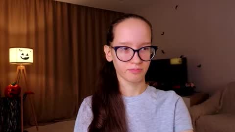 Snapshot of lynettebails chatting on 11/08/25, 04:07 Sara online show from 11/08/25, 04:07