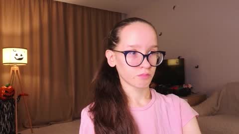 Snapshot of lynettebails chatting on 11/09/25, 04:05 Sara online show from 11/09/25, 04:05