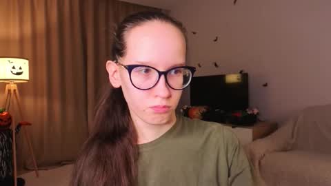 Snapshot of lynettebails chatting on 11/10/25, 04:06 Sara online show from 11/10/25, 04:06