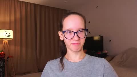 Snapshot of lynettebails chatting on 11/14/25, 04:28 Sara online show from 11/14/25, 04:28