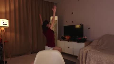 Snapshot of lynettebails chatting on 11/15/25, 04:14 Sara online show from 11/15/25, 04:14