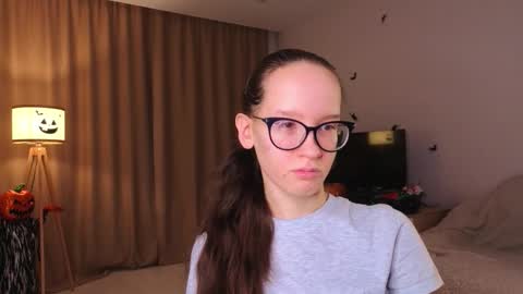 Snapshot of lynettebails chatting on 11/16/25, 04:12 Sara online show from 11/16/25, 04:12