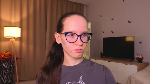 Snapshot of lynettebails chatting on 11/21/25, 04:16 Sara online show from 11/21/25, 04:16