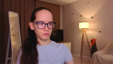 Snapshot of lynettebails chatting on 11/23/25, 04:07 Sara online show from 11/23/25, 04:07