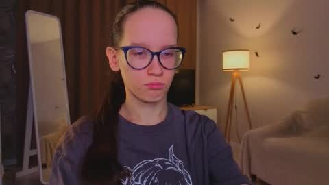 Snapshot of lynettebails chatting on 11/28/25, 04:09 Sara online show from 11/28/25, 04:09