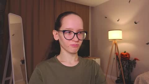 Snapshot of lynettebails chatting on 12/05/25, 04:14 Sara online show from 12/05/25, 04:14