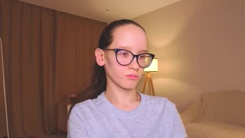 Snapshot of lynettebails chatting on 12/13/25, 08:36 Sara online show from 12/13/25, 08:36