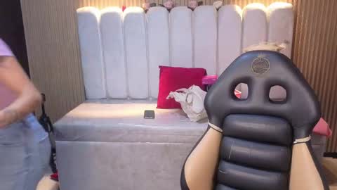 lynn_turner_ online show from 04/28/26, 12:54