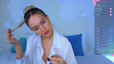 Lana online show from 12/22/25, 03:25